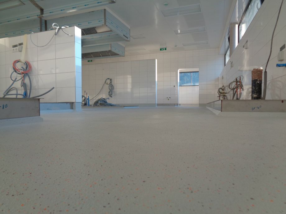 Abriebfeste Industriebodenbeschichtung (Küchenboden)
Bezirksaltenpflegeheim 
Lassing 1.270m² 